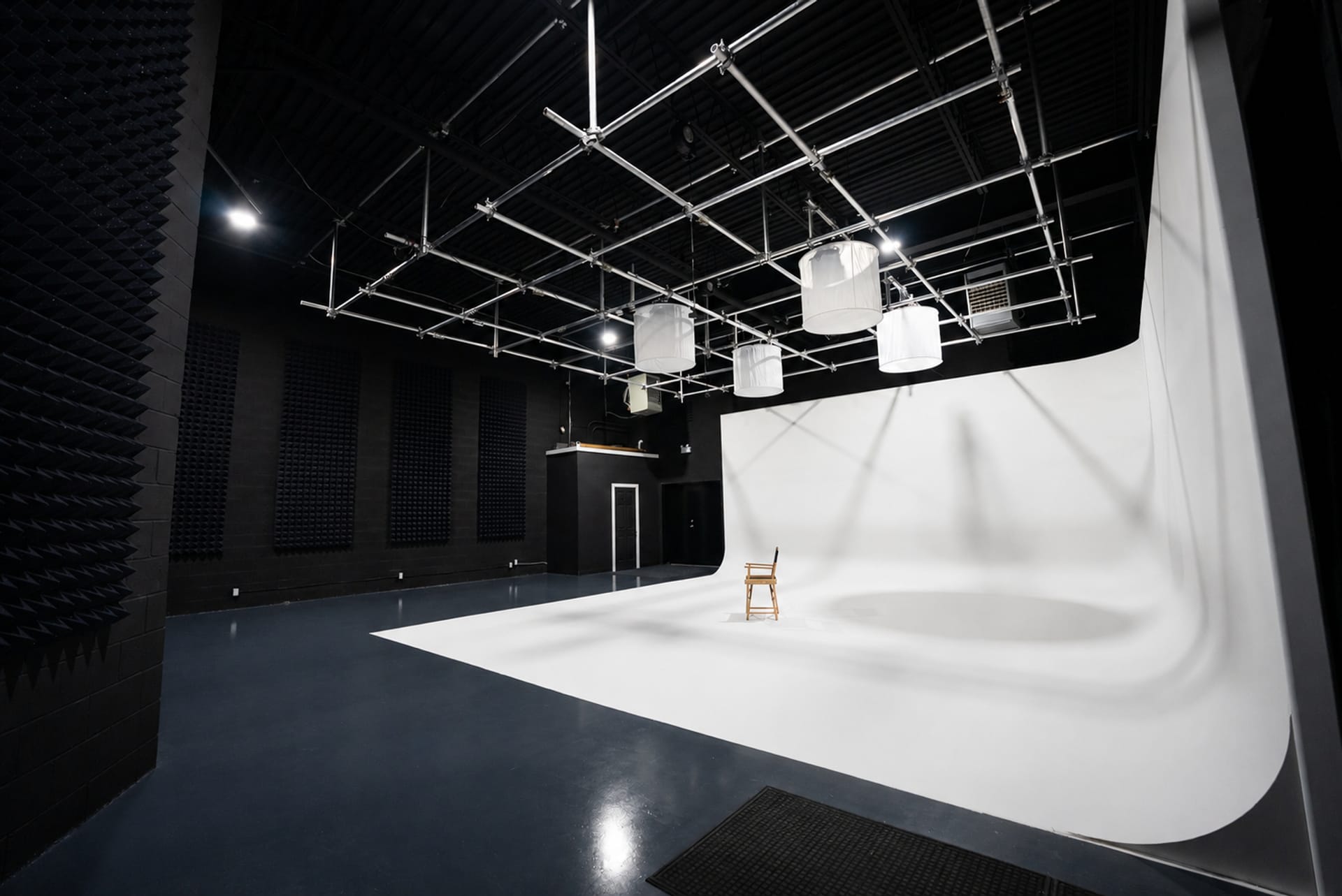 White cyc wall at Viva Studios with seamless corners